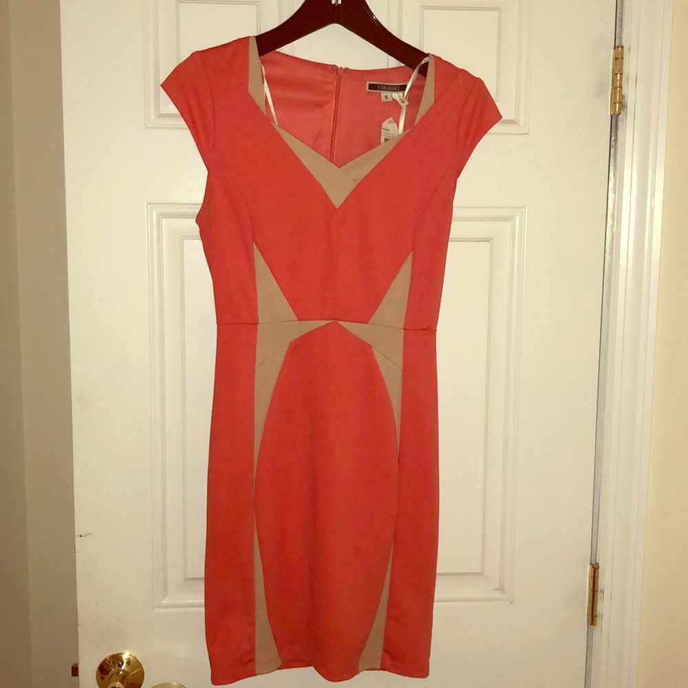 Beautiful dress. Can be worn professionally also.